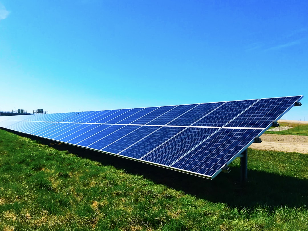 Solar Power vs Traditional Energy Sources: A Comparison