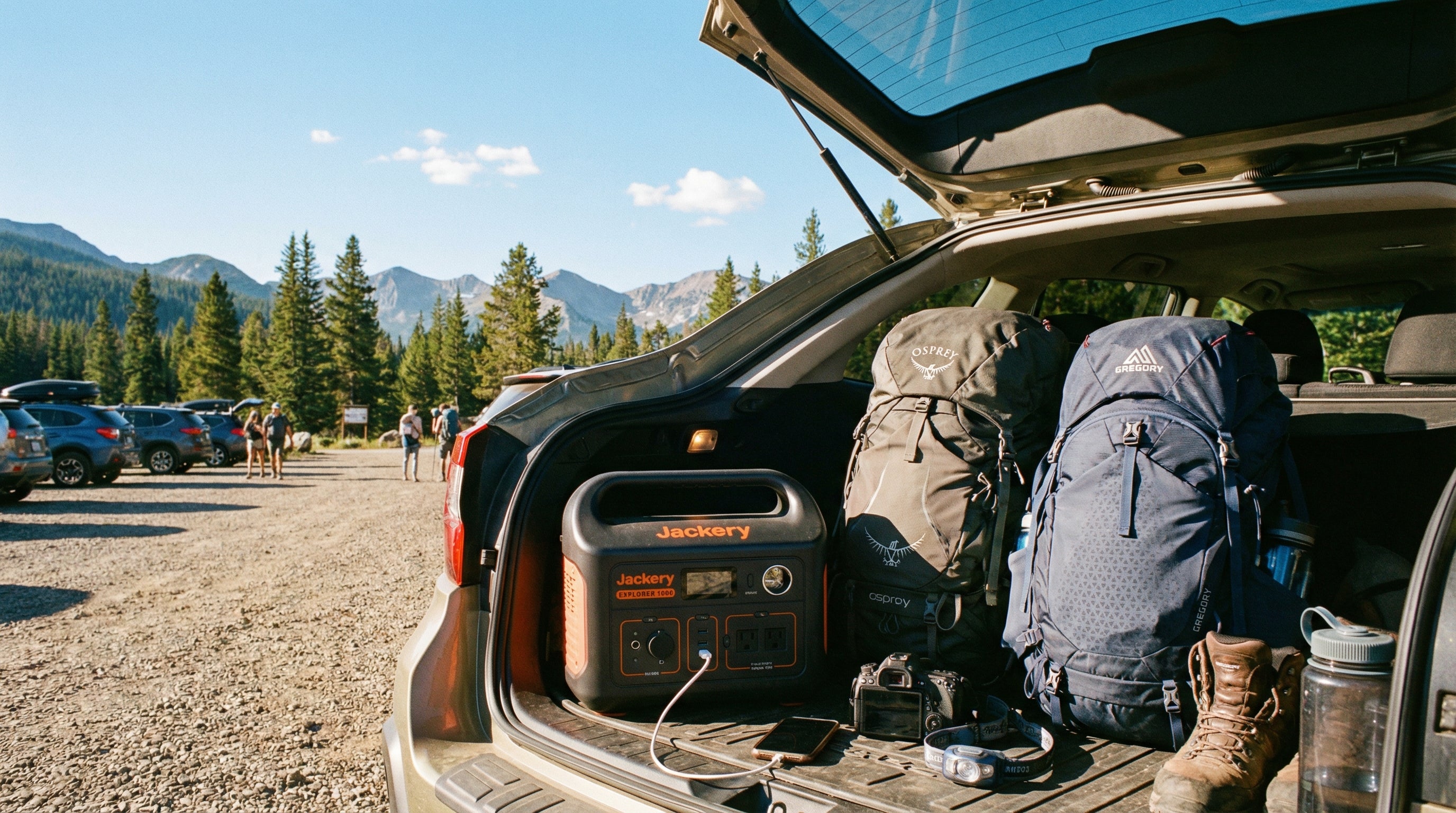 Jackery E2000Plus+200W Solar Generator Bundle — lifestyle image 3